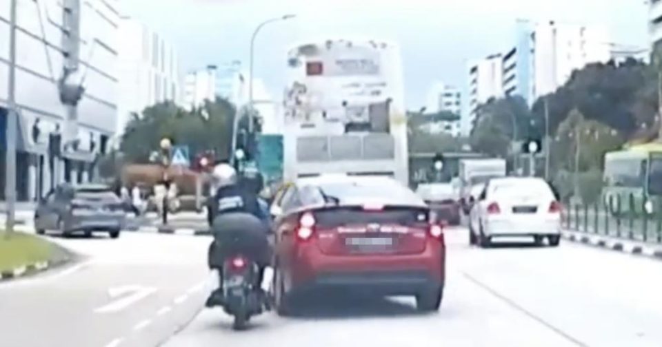 taxi-driver-yishun-overtake-motorcycle