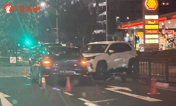 3 people, including elderly woman, taken to hospital after 3-car accident in Yishun